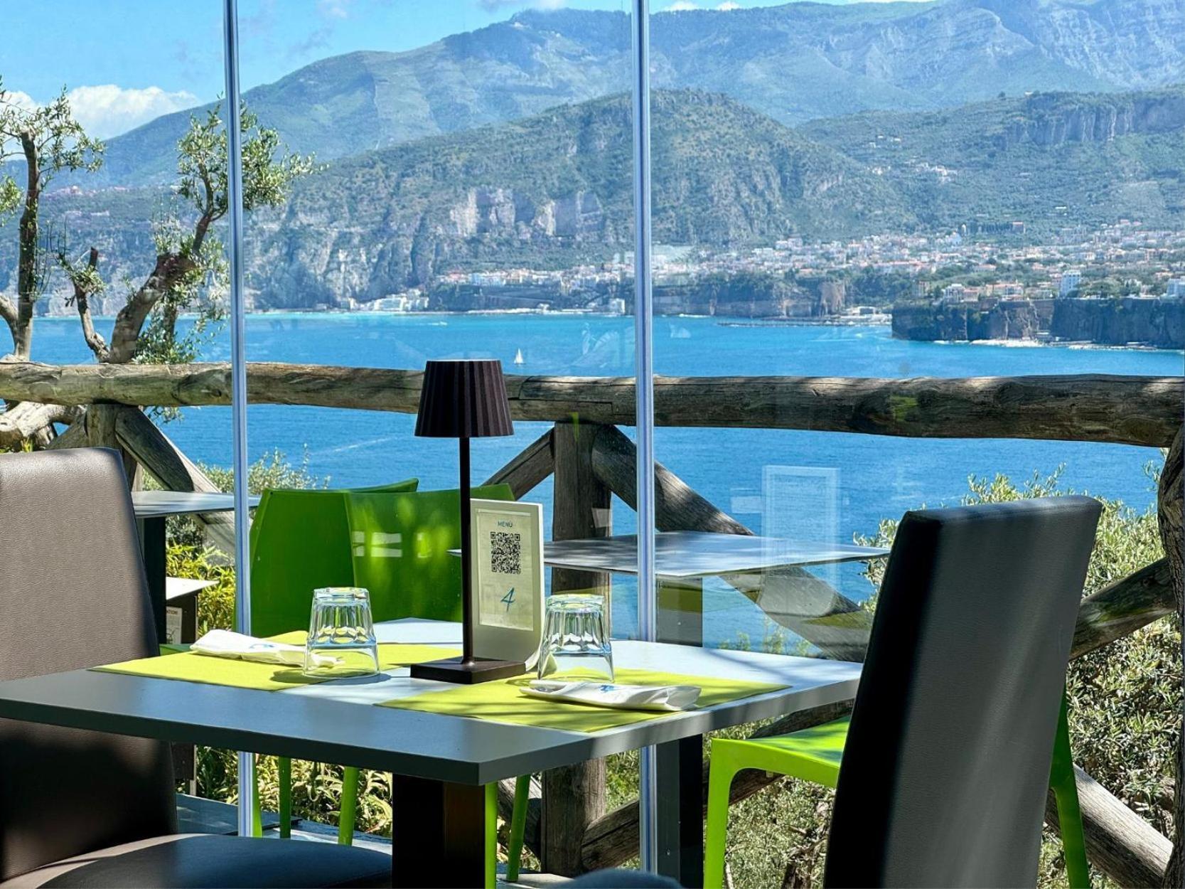 Hostel & Glamping Santa Fortunata Sorrento Ngoại thất bức ảnh