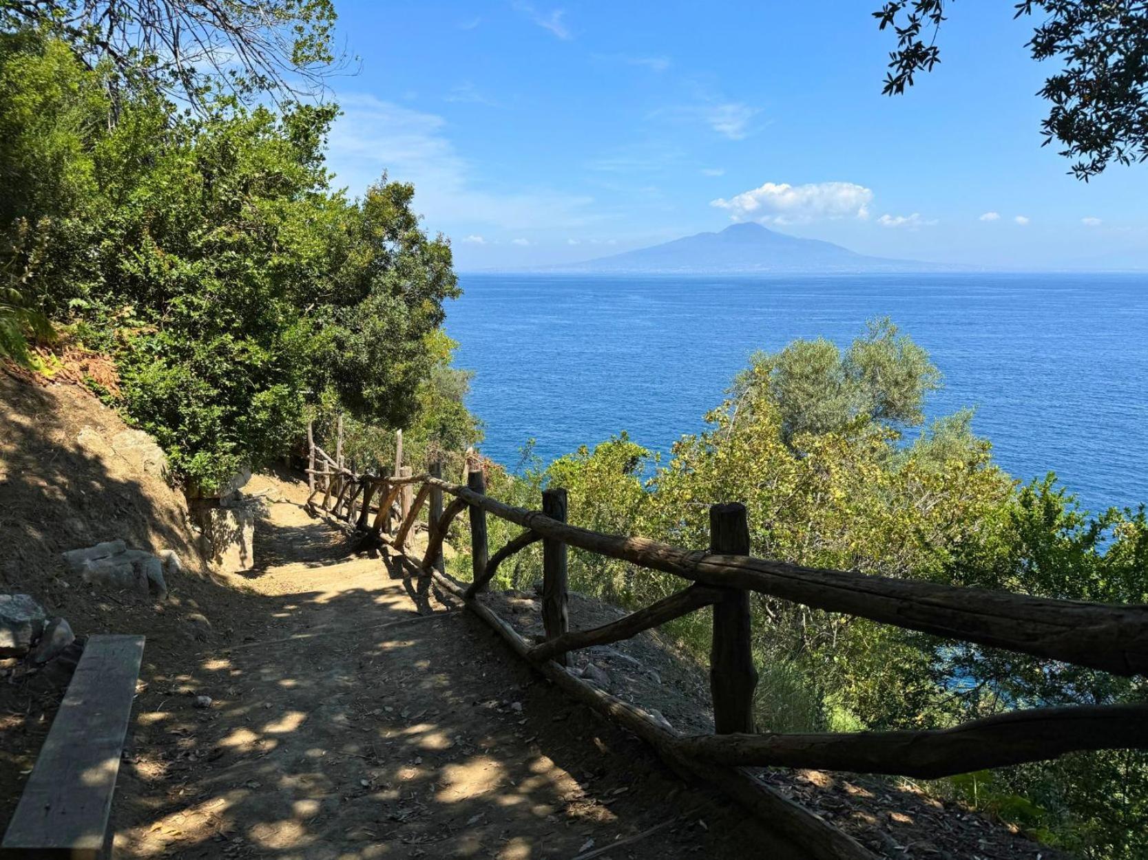 Hostel & Glamping Santa Fortunata Sorrento Ngoại thất bức ảnh